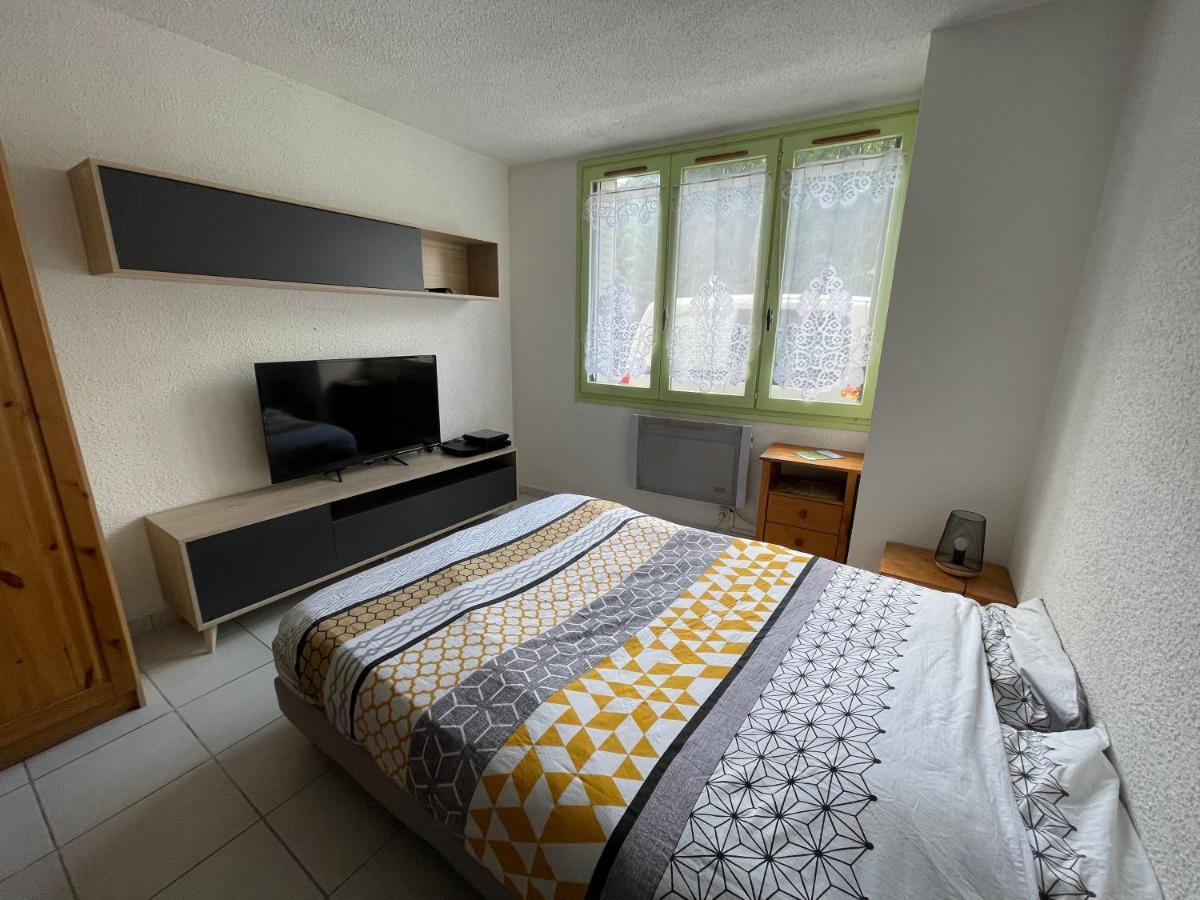 Logement De La Ressource ซาลอนส์-เลส์-แบ็งส์ ภายนอก รูปภาพ